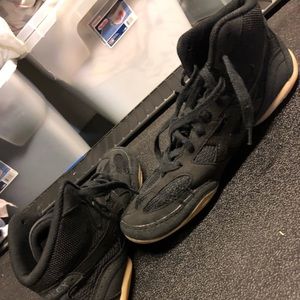 Wrestling shoes